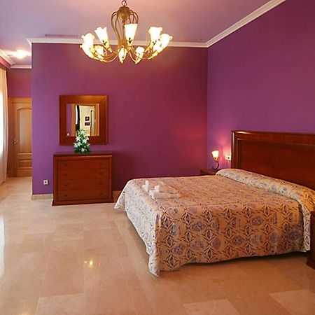 Villa With 4 Bedrooms In Las Lagunas De Mijas, With Wonderful Mountain Екстериор снимка